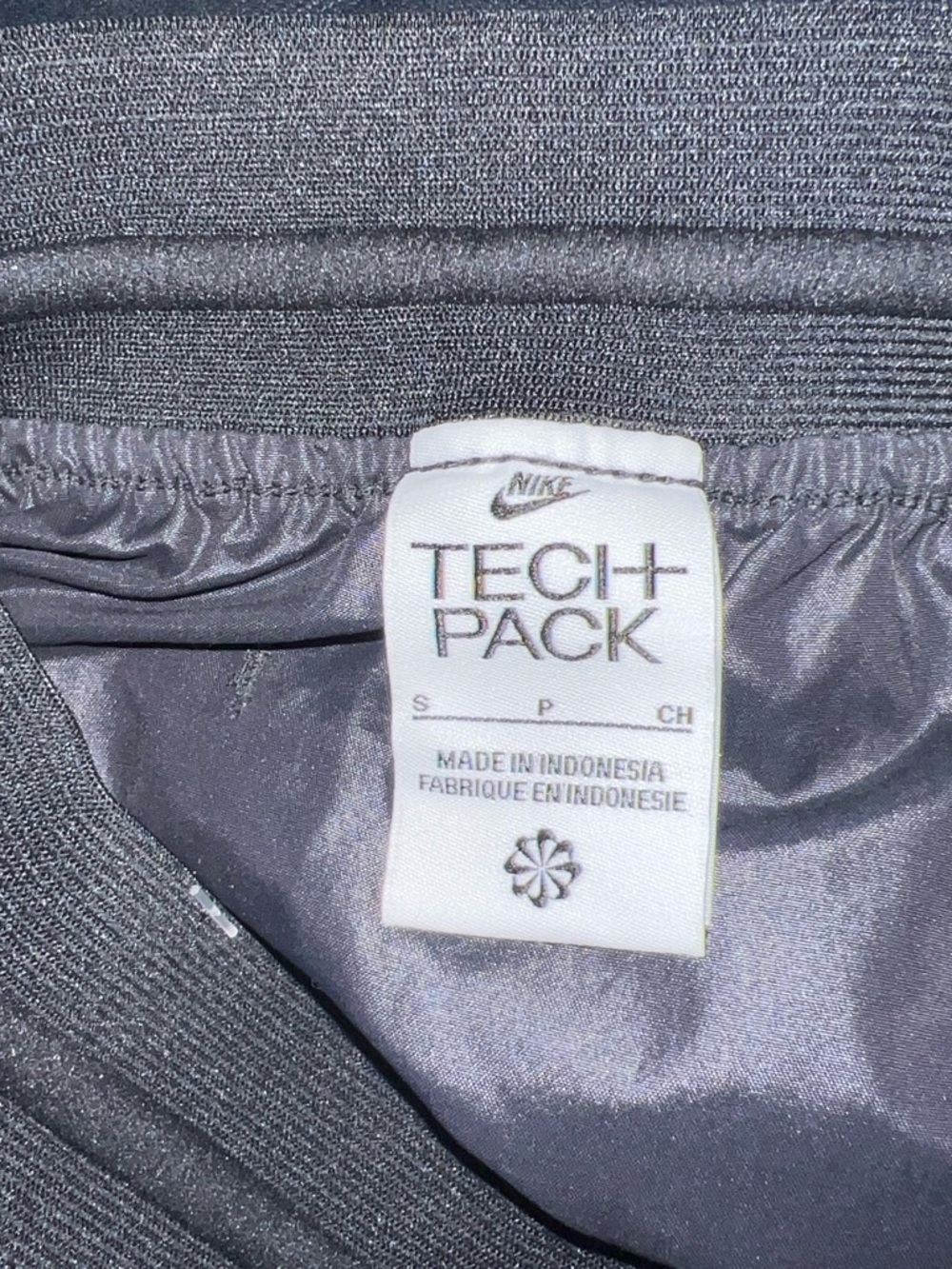 Nike Tech - Picture 3 of 4